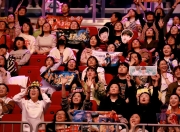 米兰体育电竞-决赛现场观众席座无虚席，气氛热烈