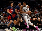 米兰体育投注-关于雄鹿再胜骑士，字母哥状态火爆引领球队取胜的信息