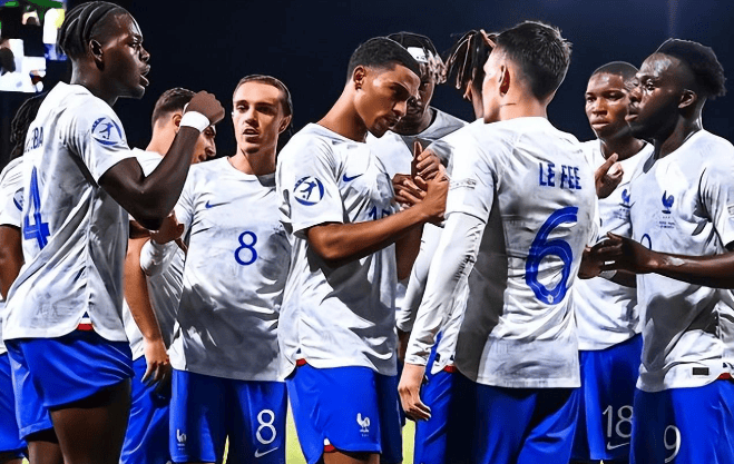 关于帕尔梅拉斯阵容齐整，劲旅全力以赴世俱杯争冠的信息