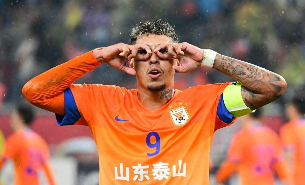 山东泰山在亚冠中打出高光操作，被誉为评论席掌声雷动