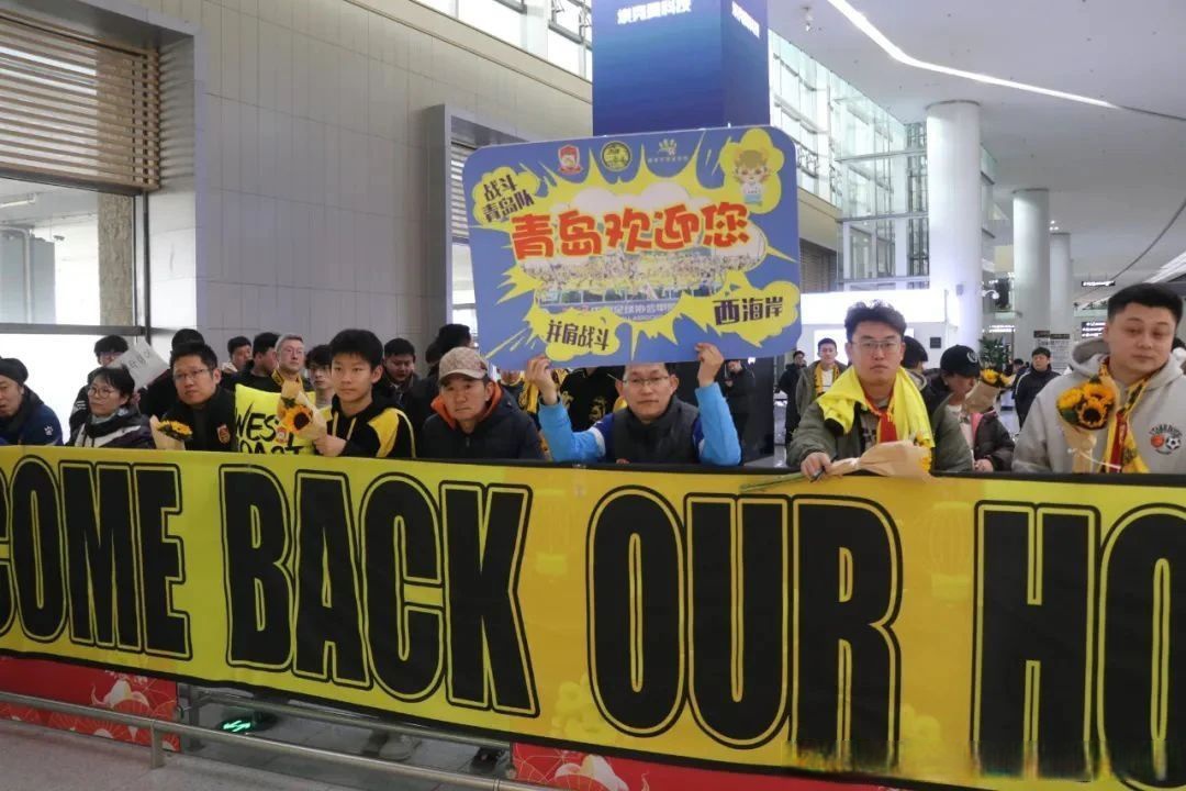 西悉尼流浪者球迷现场助威，激发球队夺冠斗志的简单介绍