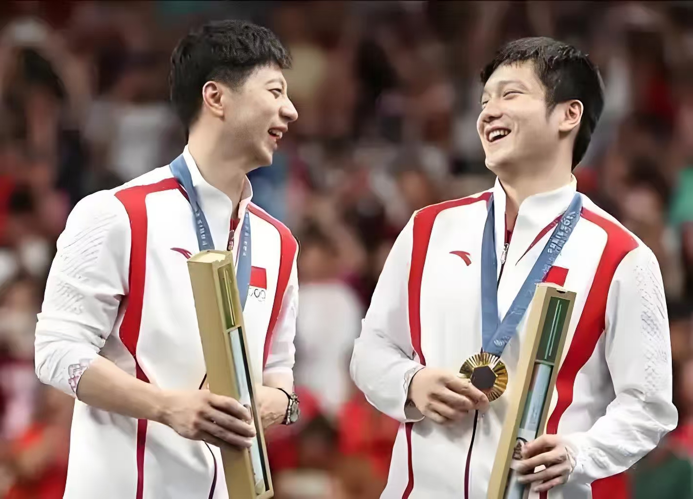 赛场万众瞩目，明星选手夺魁风头的简单介绍