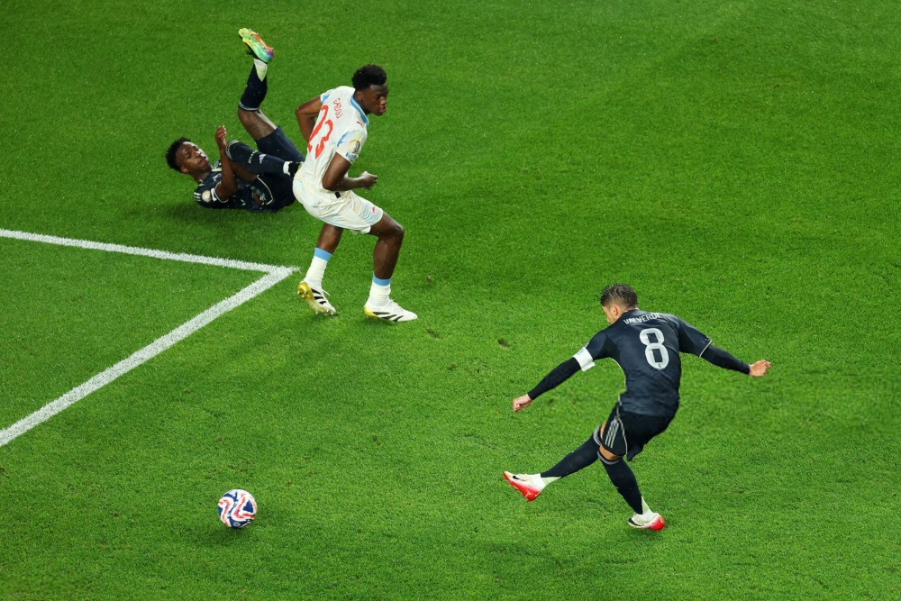 萨尔茨堡后卫固守球门出战应对的简单介绍