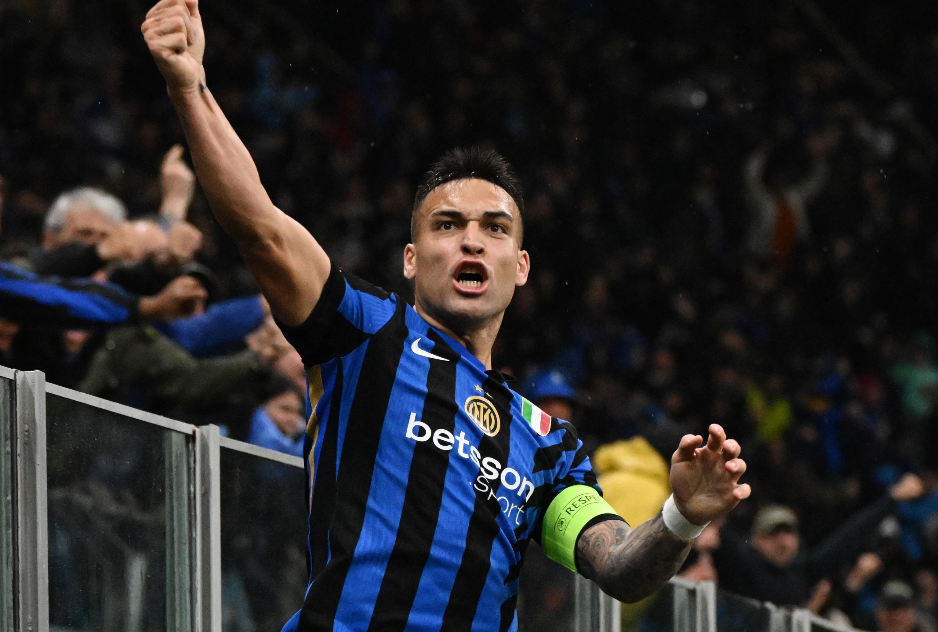 国际米兰关键时刻取胜，球队士气高涨