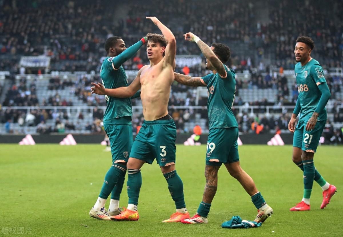 包含伯恩茅斯战术失误，客场竞赛失利的词条