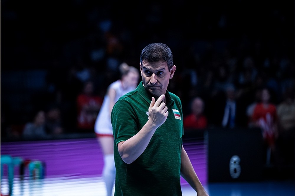 包含保加利亚队艰难晋级，欧洲冠军联赛预选赛胜利努力的词条