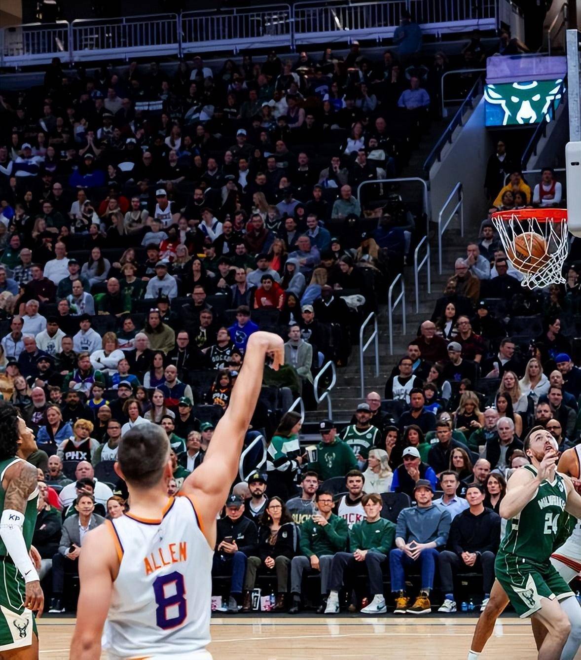 包含黄蜂队在加时赛中惜败雄鹿队，遗憾失利的词条