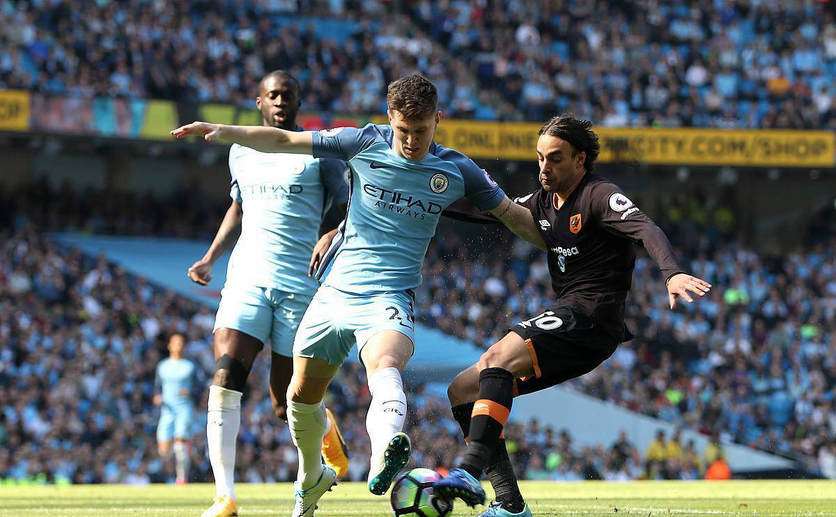 包含厄普顿取分不易，死守主场不败！的词条