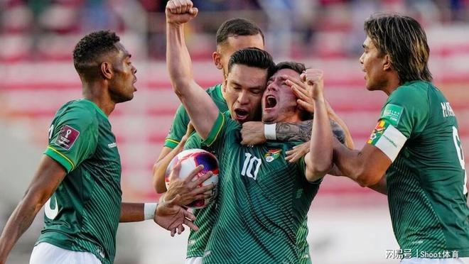 智利队与巴拉圭队在巴黎展开激烈比拼