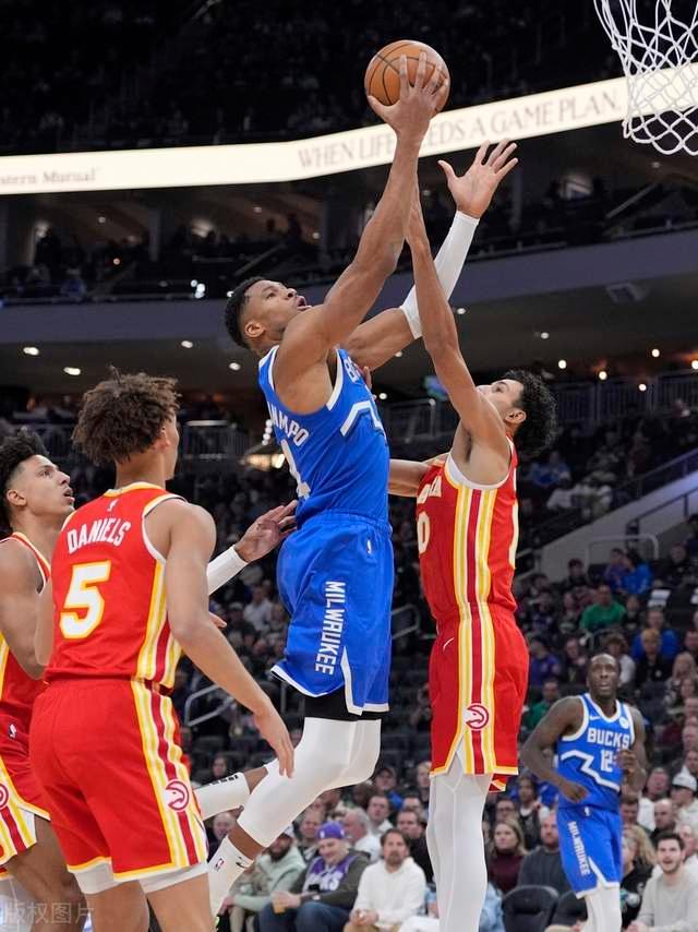 关于雄鹿连胜被终结，字母哥全能表现打脸对手的信息