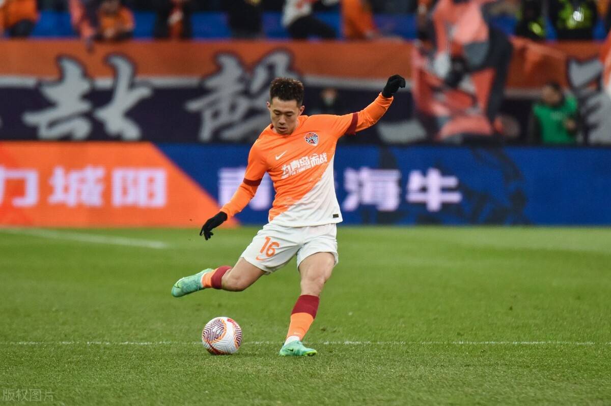 教练批评球队表现，要求更进一步