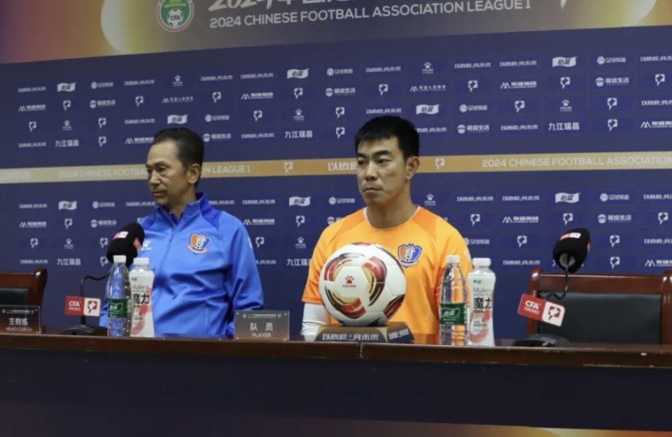 教练批评球队表现，要求更进一步