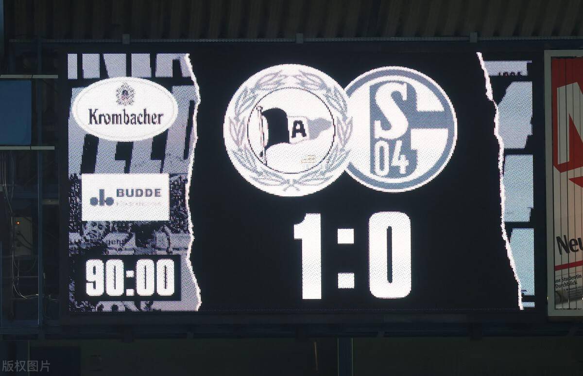 包含沙尔克04惨败，降级形势日益严峻的词条