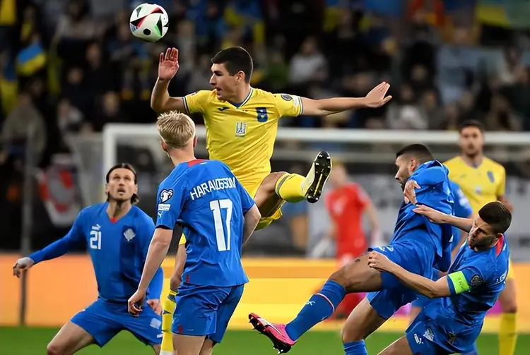 包含捷克国家队备战挑战葡萄牙，誓取胜利的词条