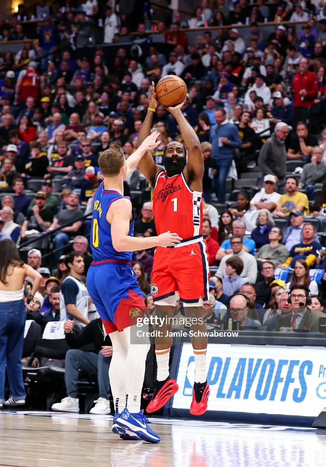 关于快船队全队拼尽全力，取得胜利的信息