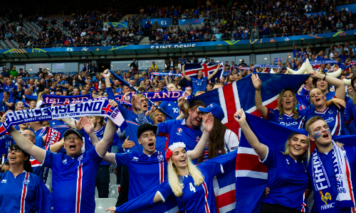 冰岛队击败罗马尼亚，迎来一场胜利