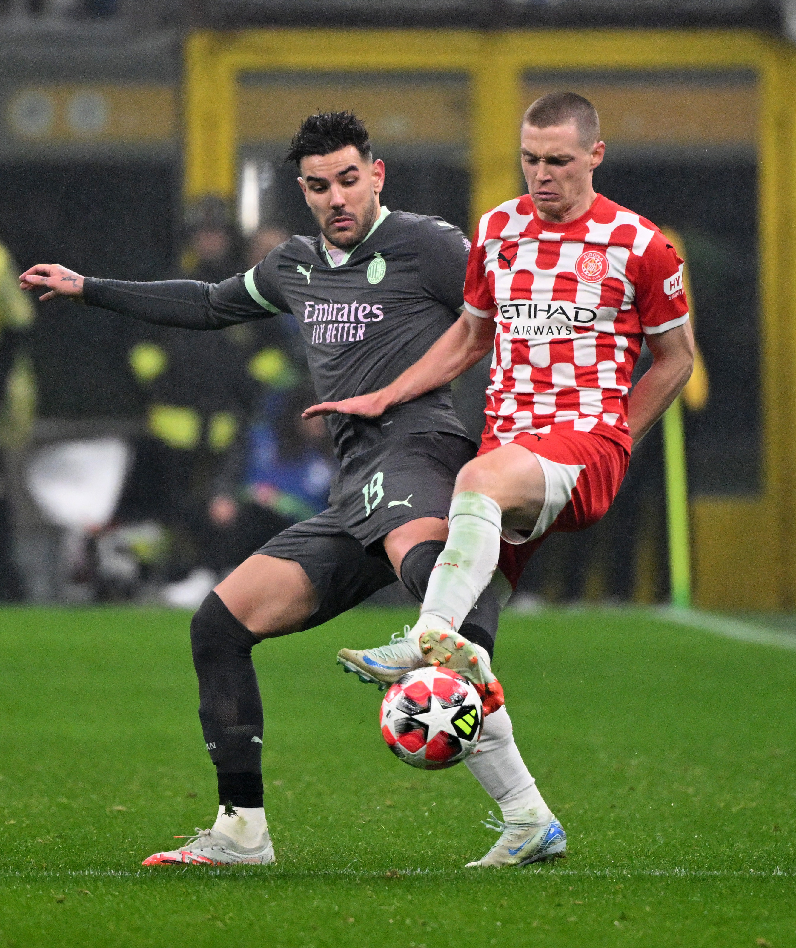 AC米兰击败曼城，晋级欧冠四强雄视的简单介绍