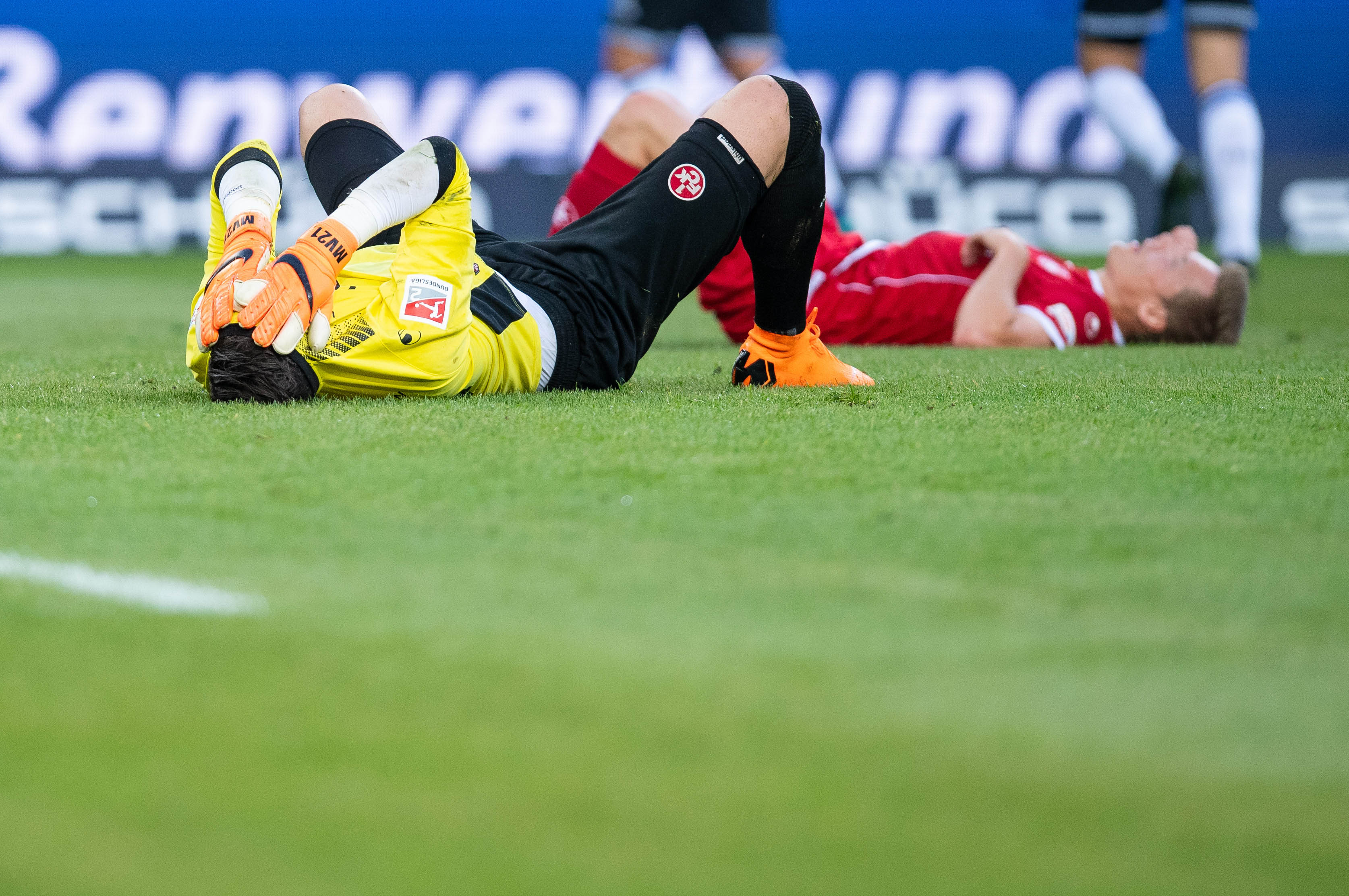 关于凯泽斯劳滕球迷高呼口号，支持球队全力冲刺？的信息