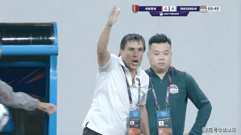 率先进球者占据优势，赛场氛围瞬间紧张