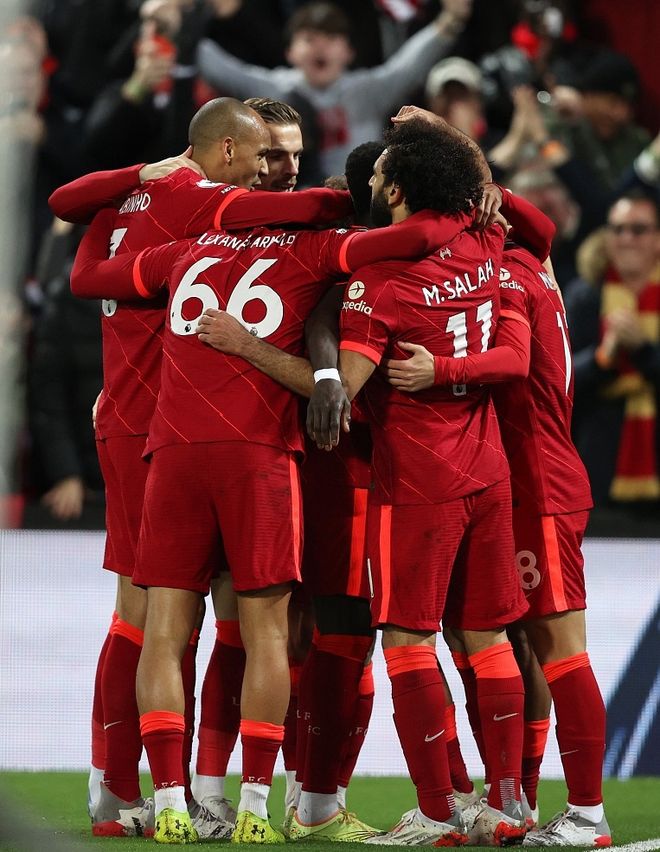 利物浦领先积分榜，稳坐榜首位置