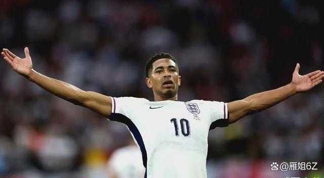 斯洛伐克队逆转胜利，成功晋级淘汰赛