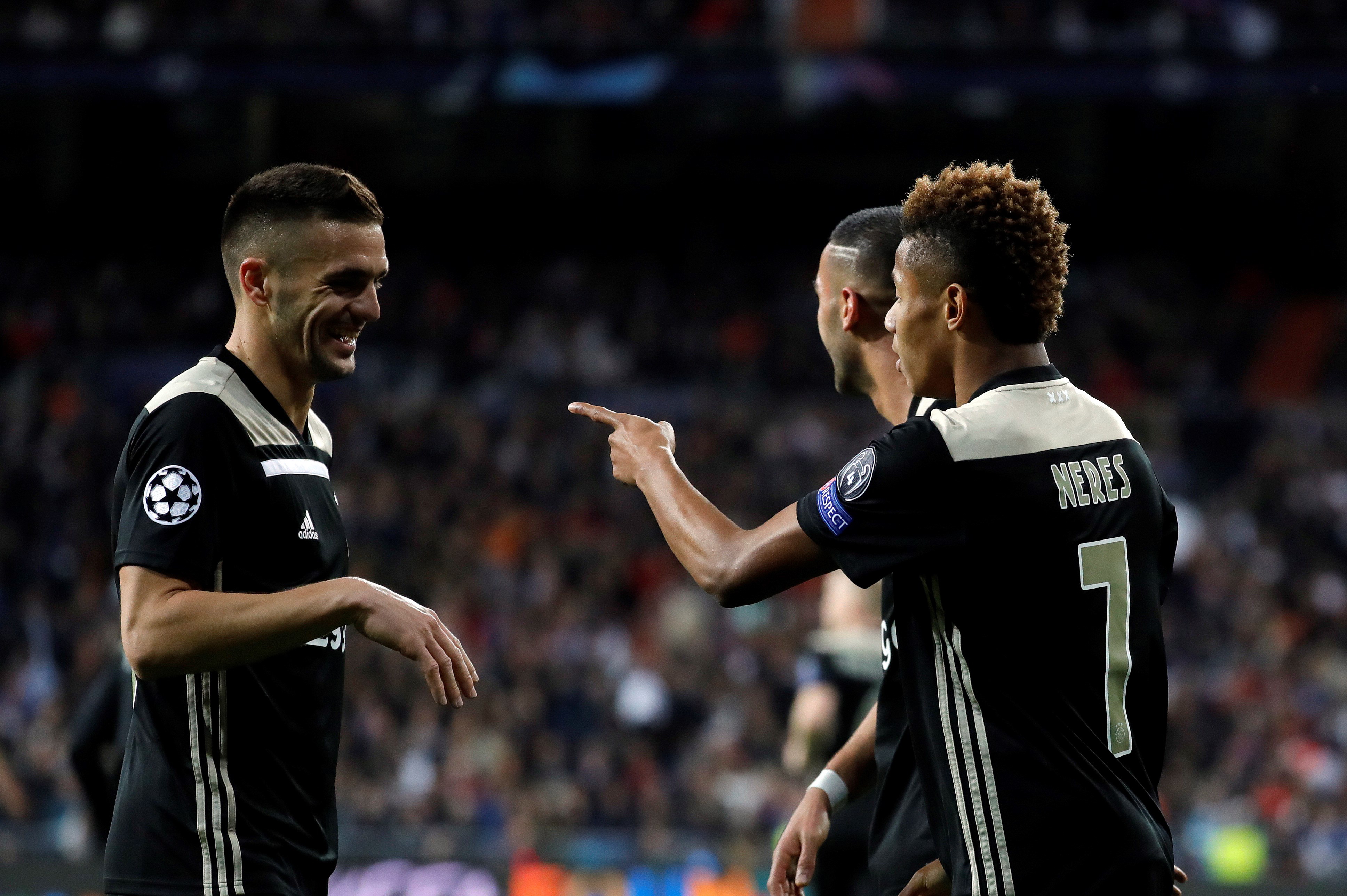 阿贾克斯客场逼平皇马，维纳尔杜姆上演帽子戏法