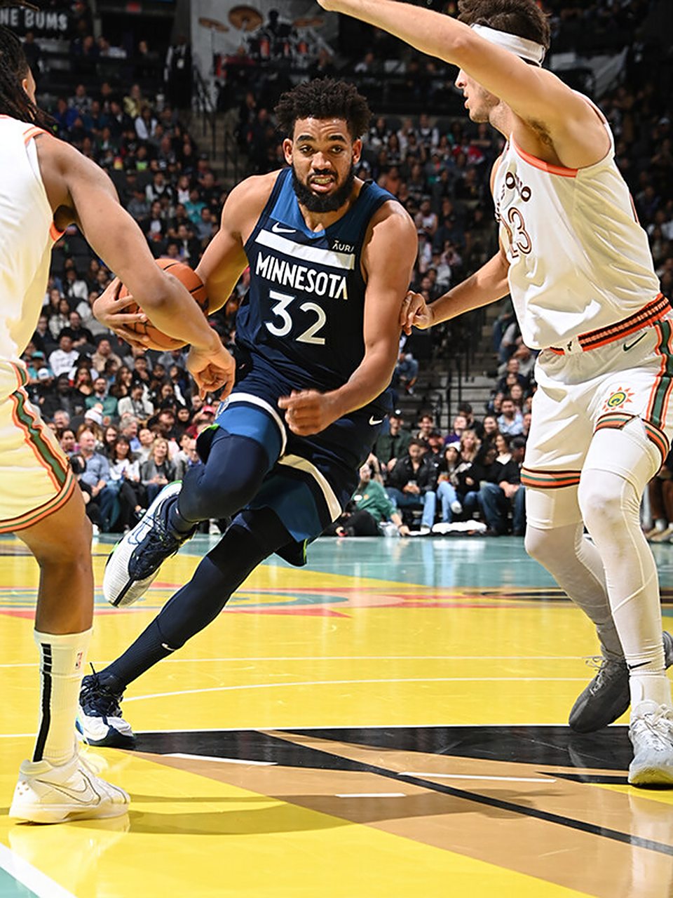 唐斯发挥出色，森林狼全队得分节节攀升