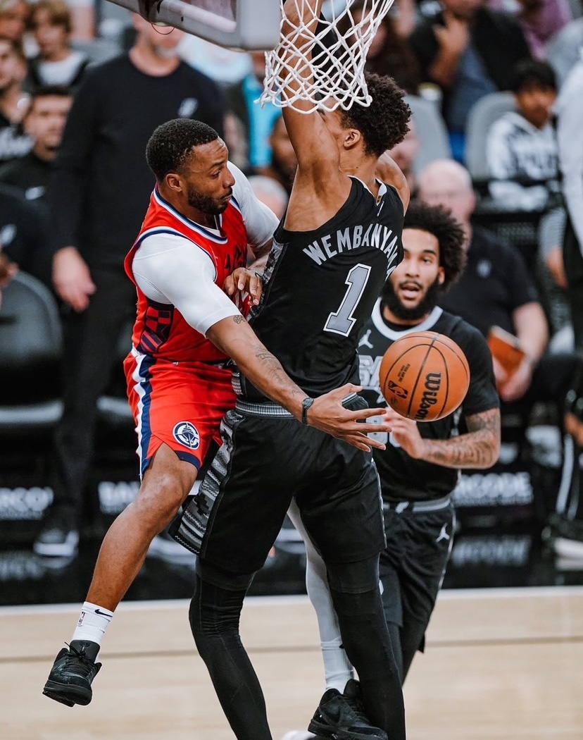 包含马刺遭遇惨败，赛场冷遇难逃的词条