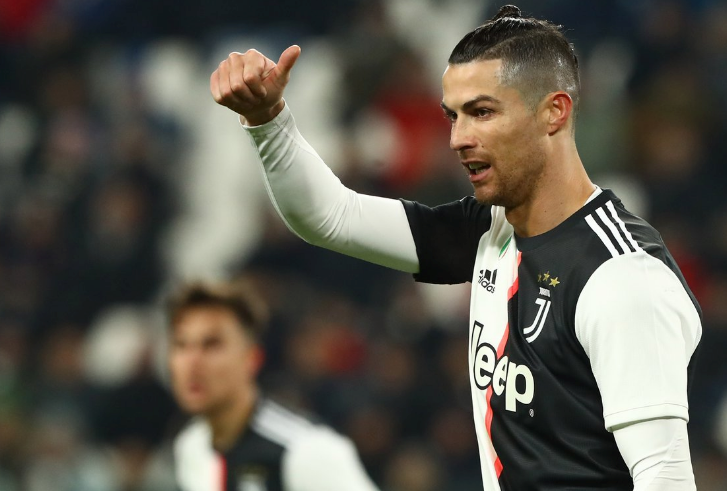 包含克罗托内中场联手取胜，球队豪取三分的词条