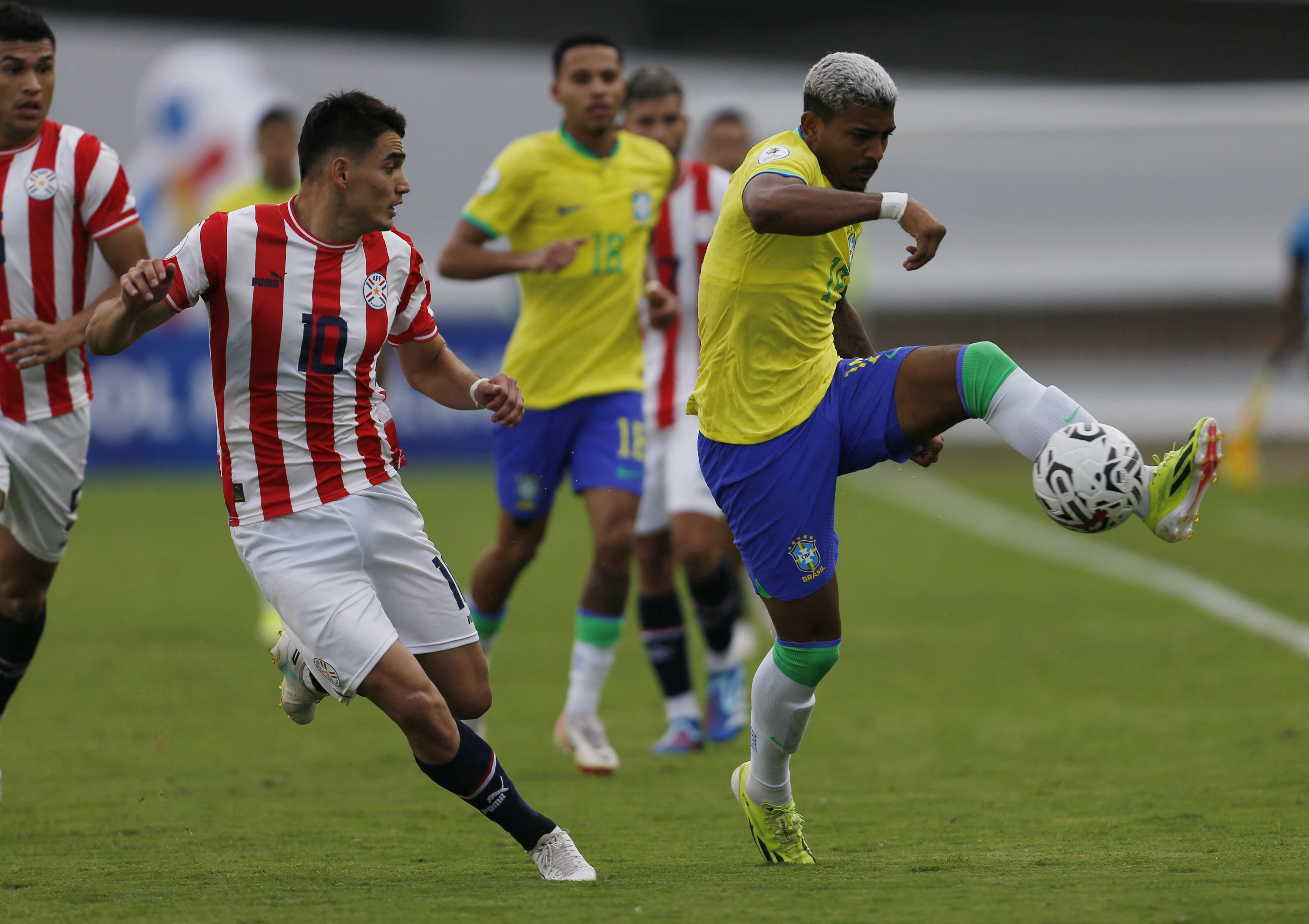 赛场上的足球比赛，谁才是最终胜者？的简单介绍