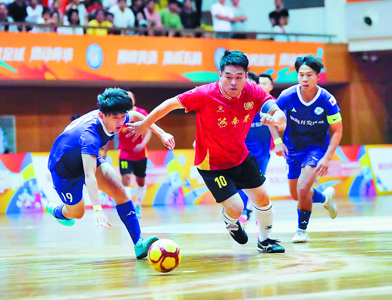 赛场上的足球比赛，谁才是最终胜者？的简单介绍